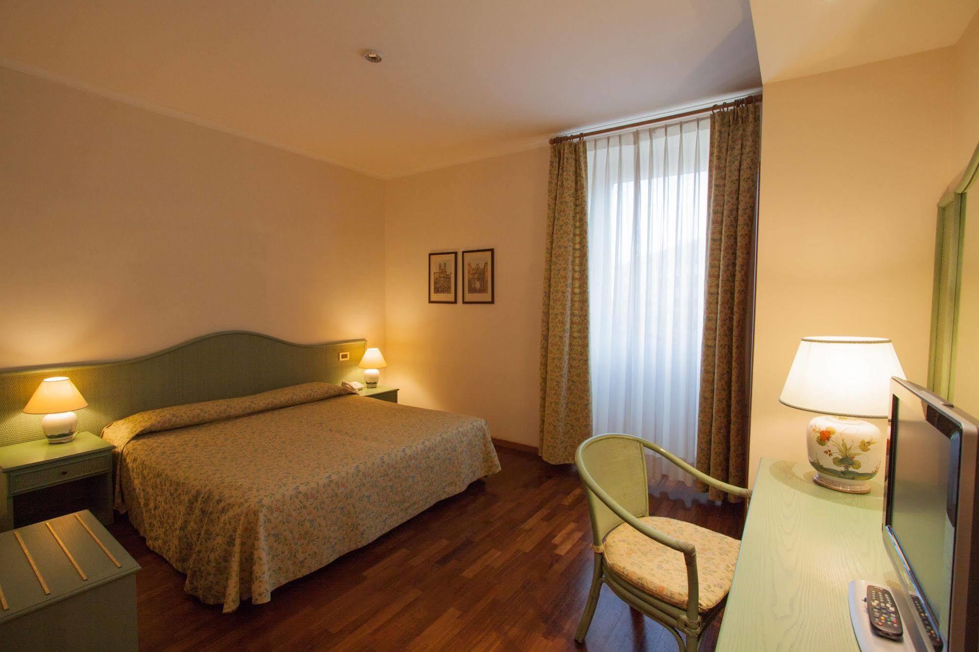 רומא Hotel Laurentia מראה חיצוני תמונה