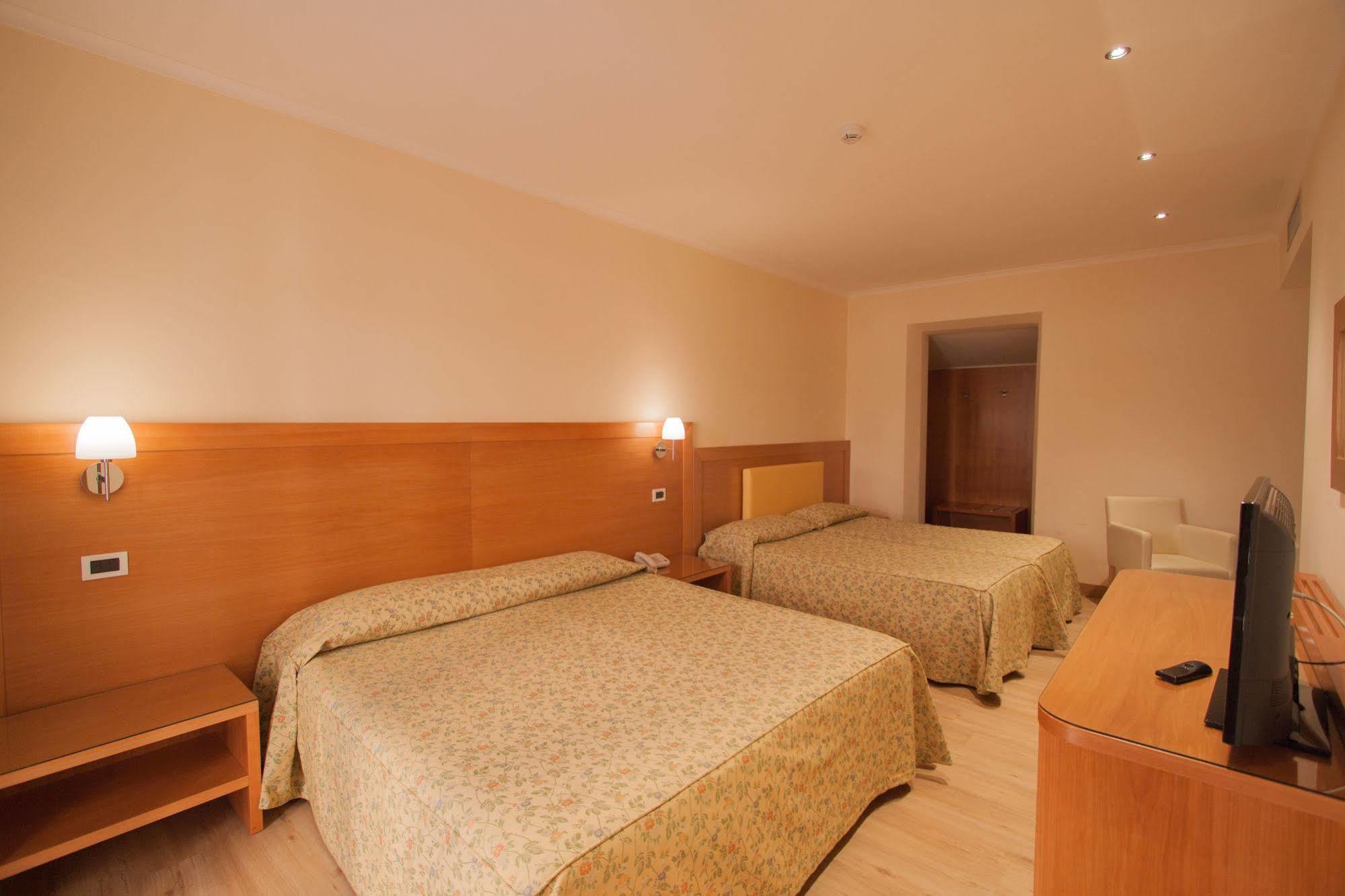 רומא Hotel Laurentia מראה חיצוני תמונה