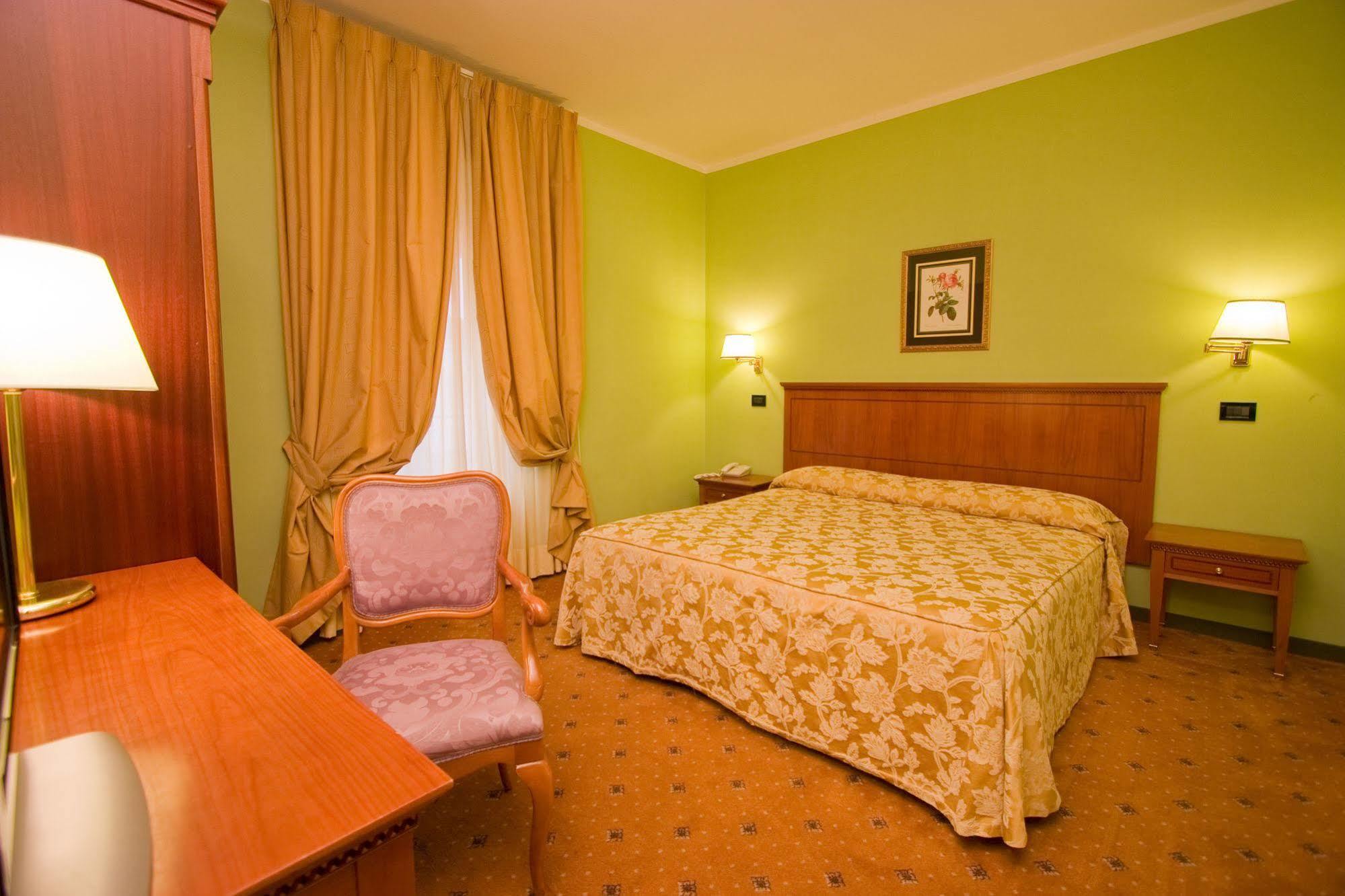 רומא Hotel Laurentia מראה חיצוני תמונה