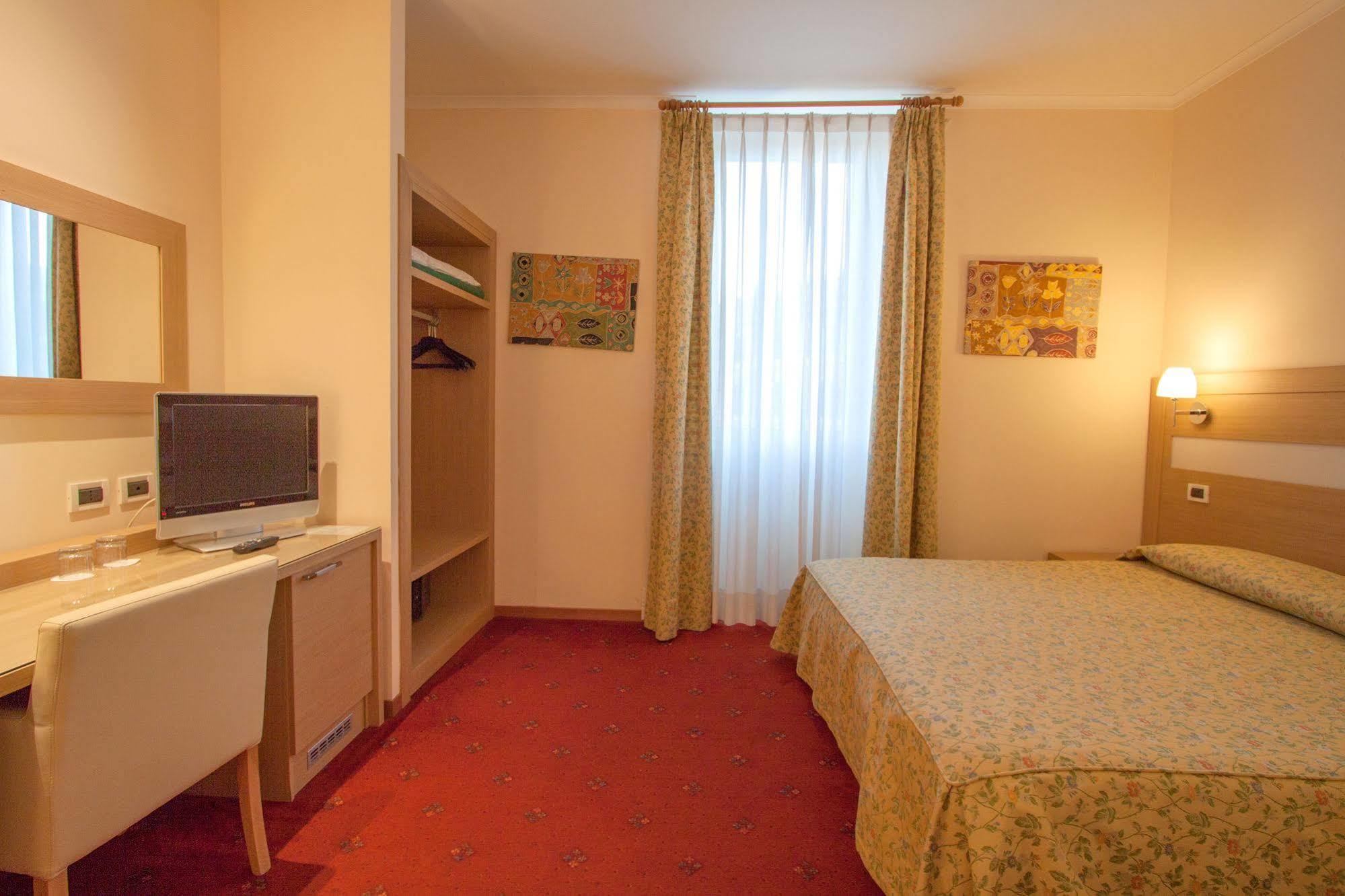 רומא Hotel Laurentia מראה חיצוני תמונה